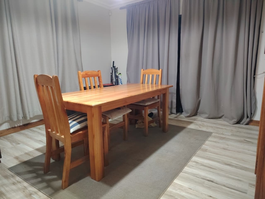 To Let 4 Bedroom Property for Rent in Loerie Park Western Cape